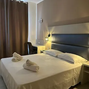 20 3*, Milan Italie